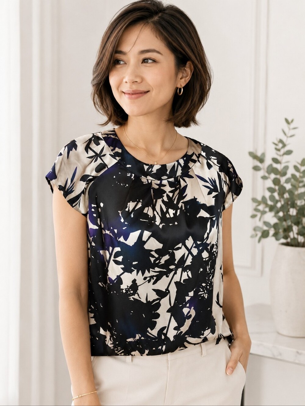 Theory P/ PT Abstract Floral Satin Blouse Black Ivory Silk Short Sleeve
